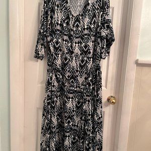 The Avenue  Size: 30/32 	Maxi Dress Ikat Pattern of Black, White and Teal Max